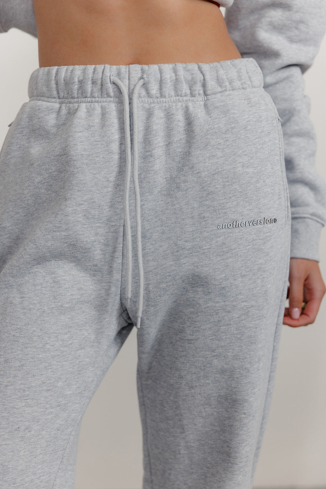 FLEECE FIT STRAIGHT LEG SWEATPANTS - HEATHER GREY