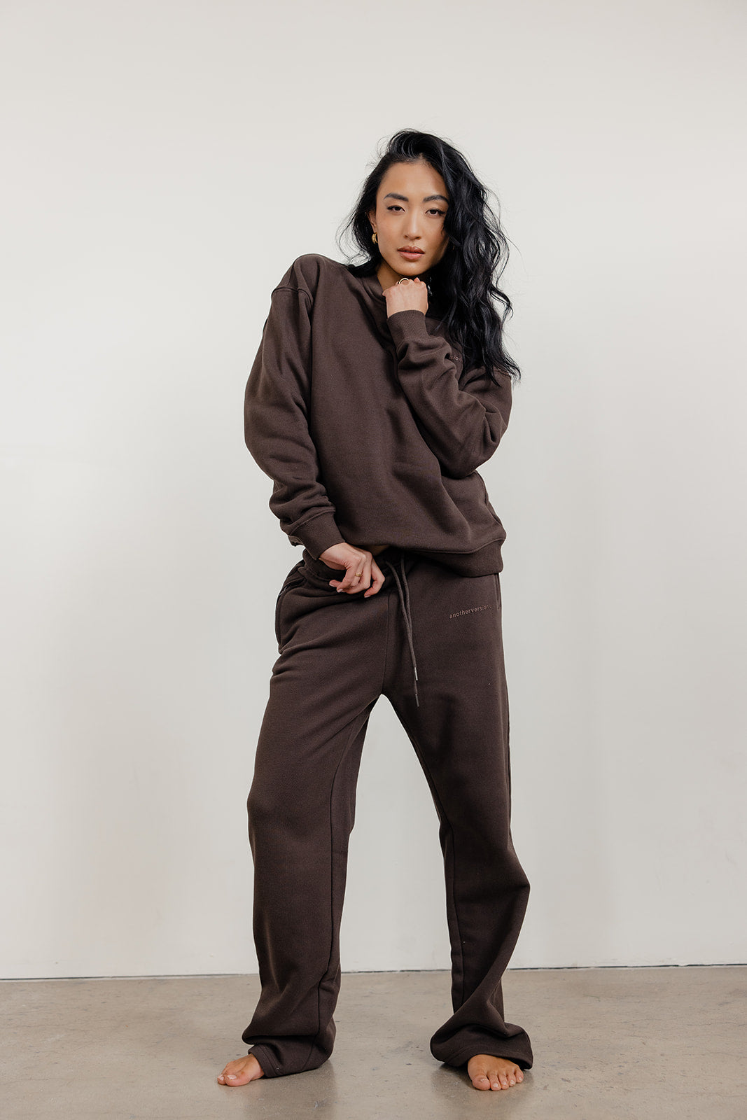 FLEECE FIT WIDE LEG SWEATPANTS - COFFEE BROWN