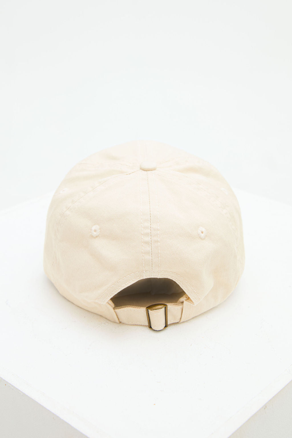 AV LOGO CAP - CREAM