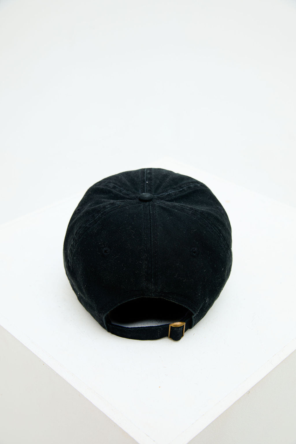 AV LOGO CAP - BLACK